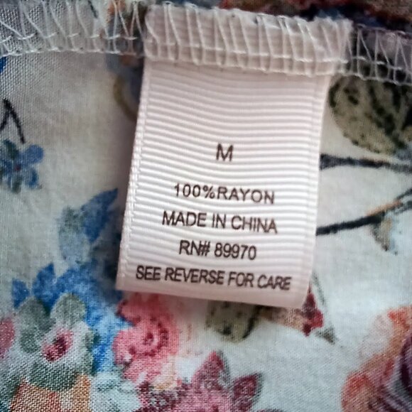 Bailey & Chloe Open Shouldered Floral Top size M - Picture 8 of 9